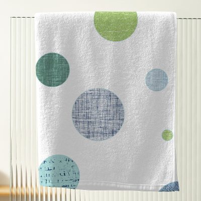 white bath towels - best towels for kids with polka dots